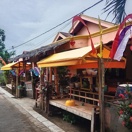 Novita Homestay Bunaken Exterior foto