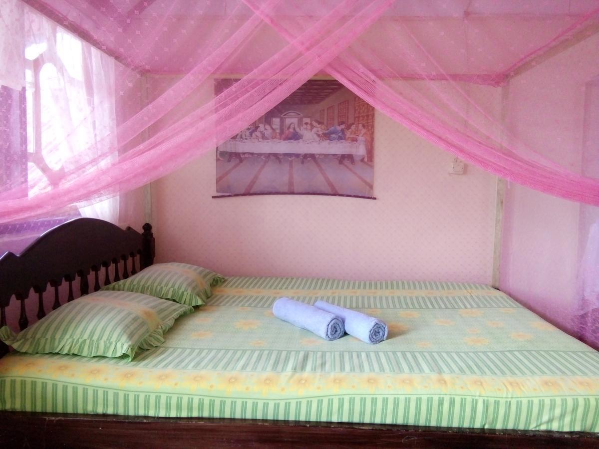 Novita Homestay Bunaken Exterior foto