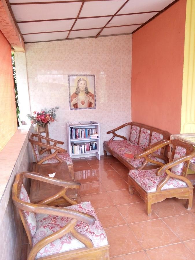 Novita Homestay Bunaken Exterior foto